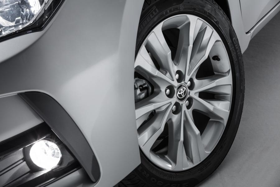 Колеса Toyota Corolla XEi 2017 года  (LA) (фото 9 из 23)